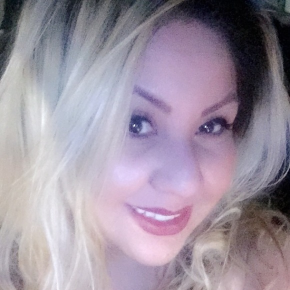 Meet your Posher, Cassie - Picture 2 of 2